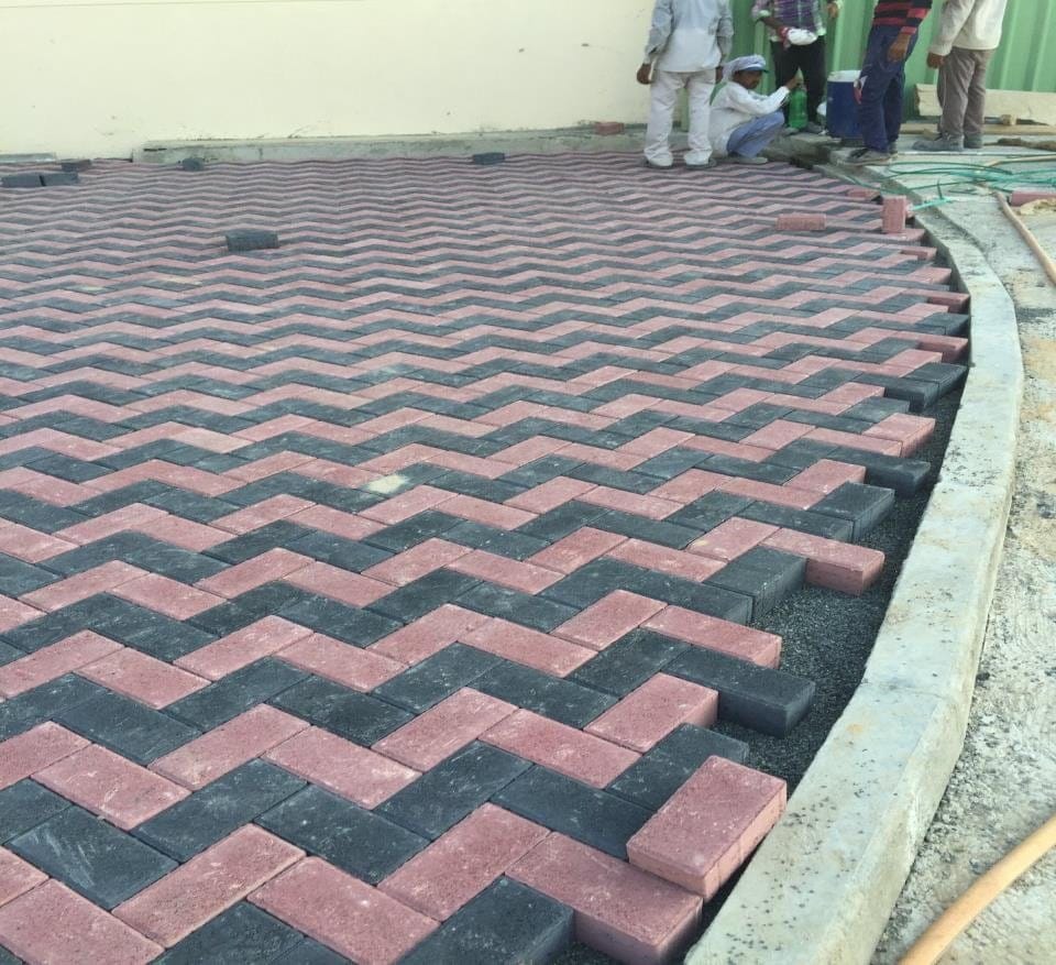 Chevron-pattern interlock paving
